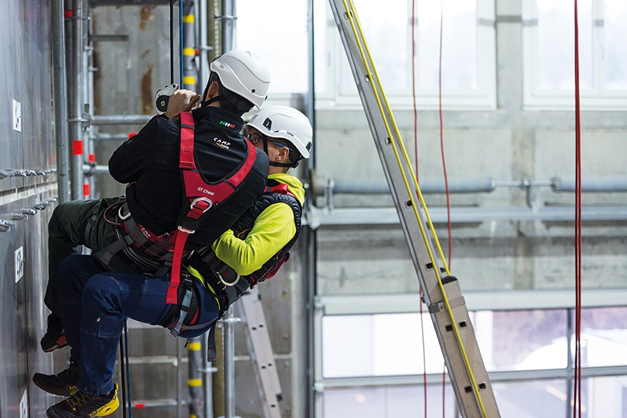 การโรยตัวทำงานบนที่สูง ระดับที่ 1